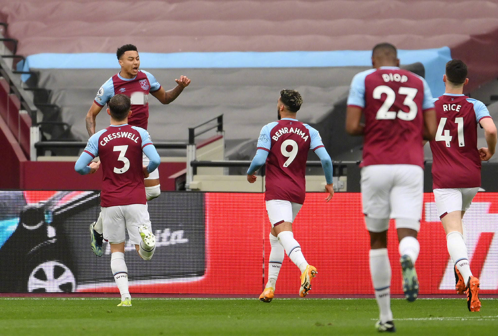 大片森林和 大片森林和